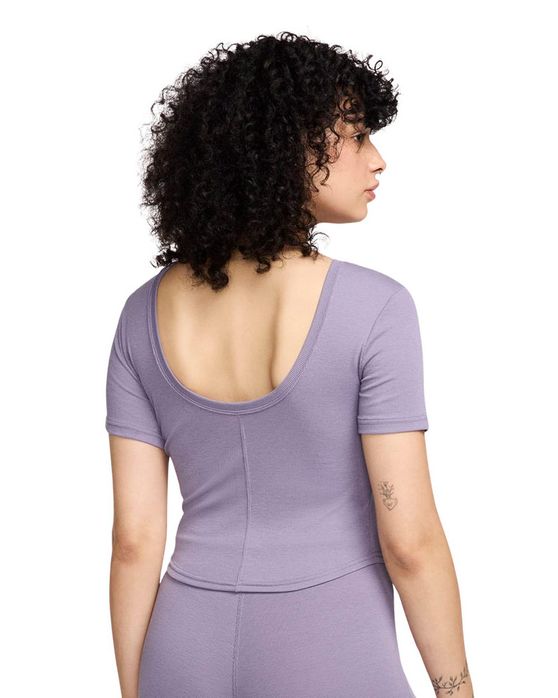 Camiseta Nike Sportswear Chill Knit Feminina