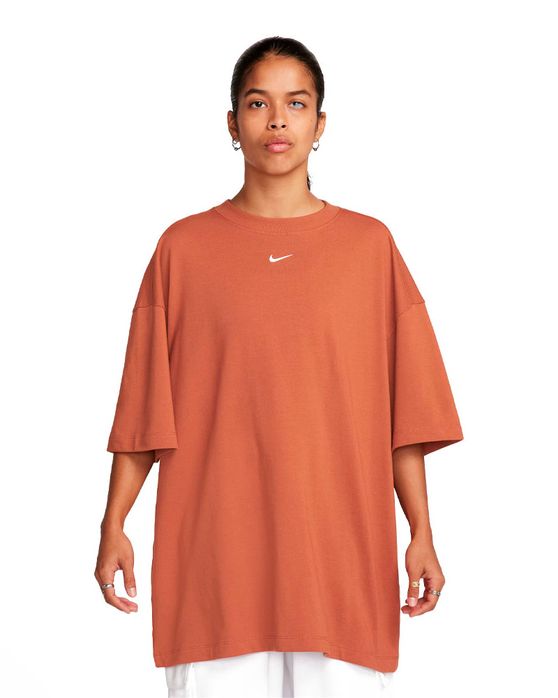 Camiseta Nike Essentials Feminina