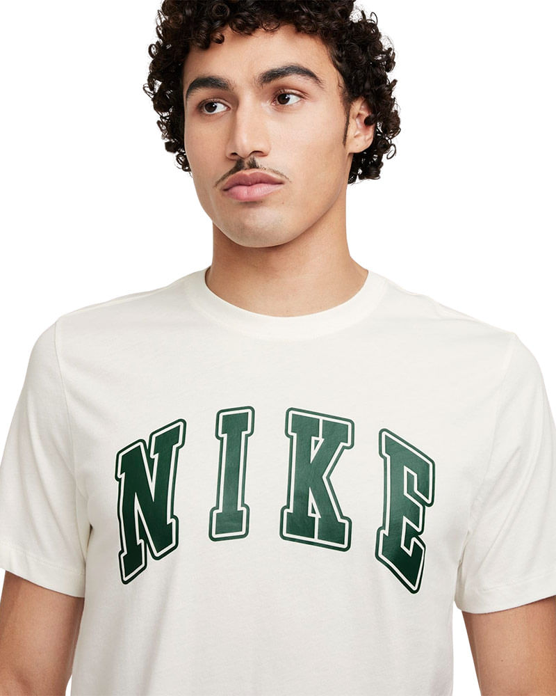 Camiseta-Nike-Club-Masculina