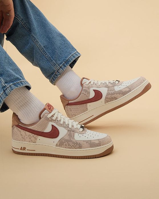 Tênis Nike Air Force 1 07 LV8 Masculino