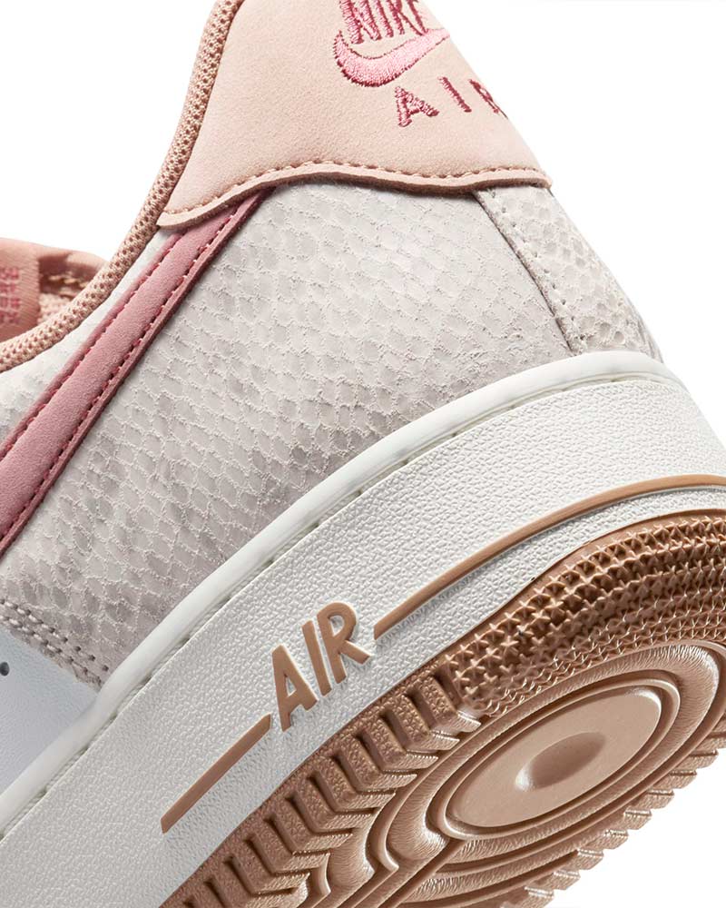 Tenis-Nike-Air-Force-1-07-LV8-Masculino