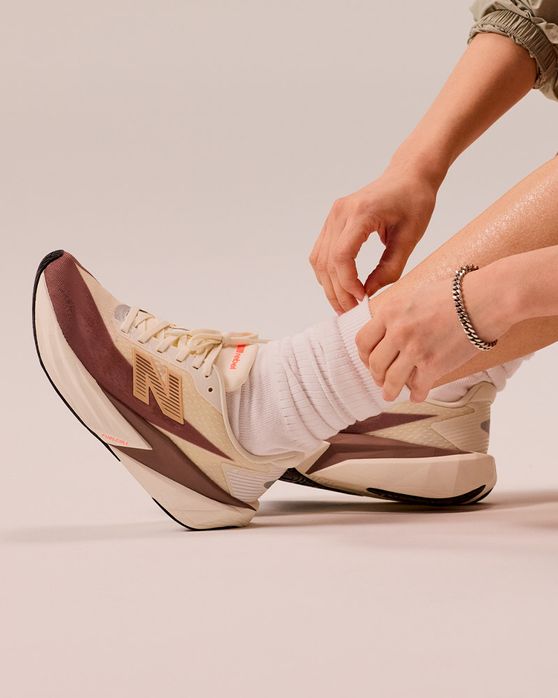 Tênis New Balance Fuelcell Rebel V5 Feminino