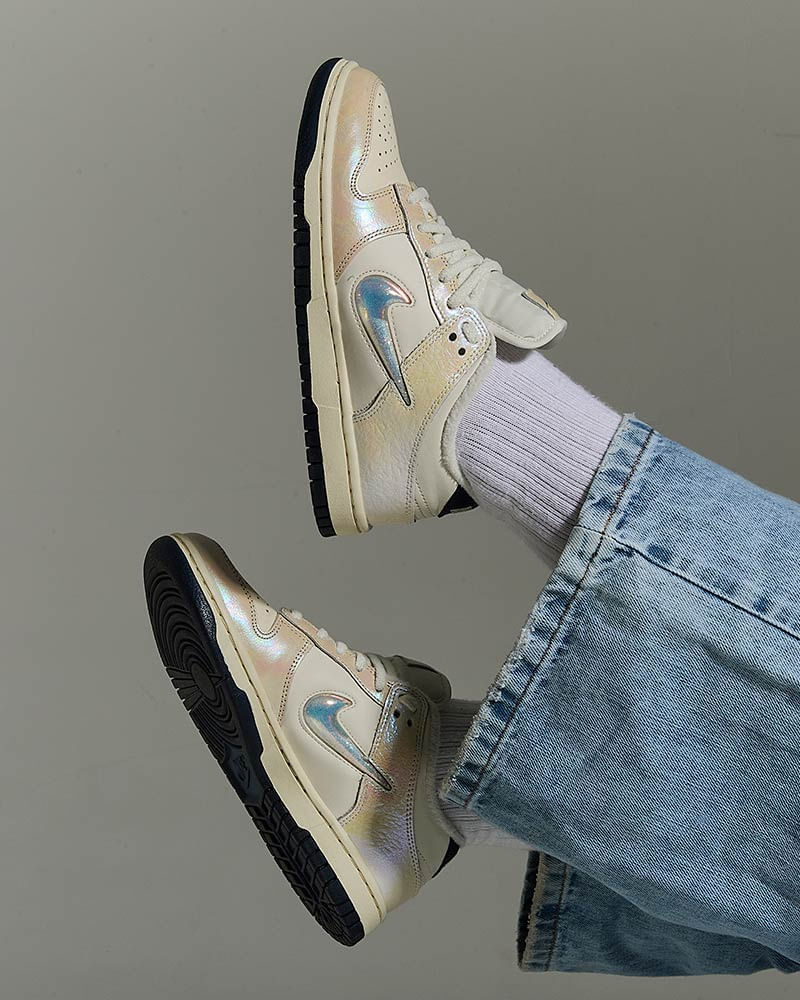 nike-dunk-low-iridescent-01